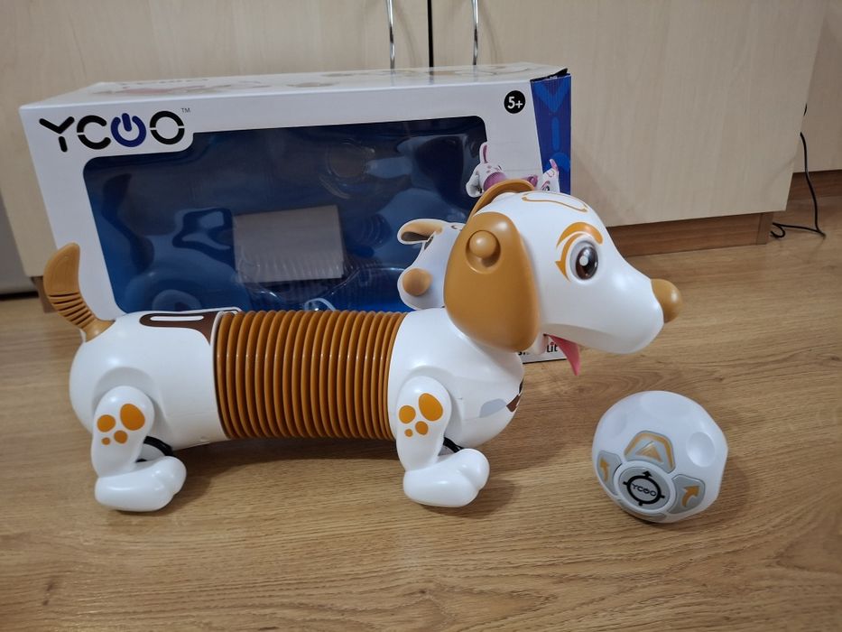 Куче робот с кутия