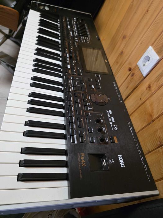 Prodavam Korg pa4x
