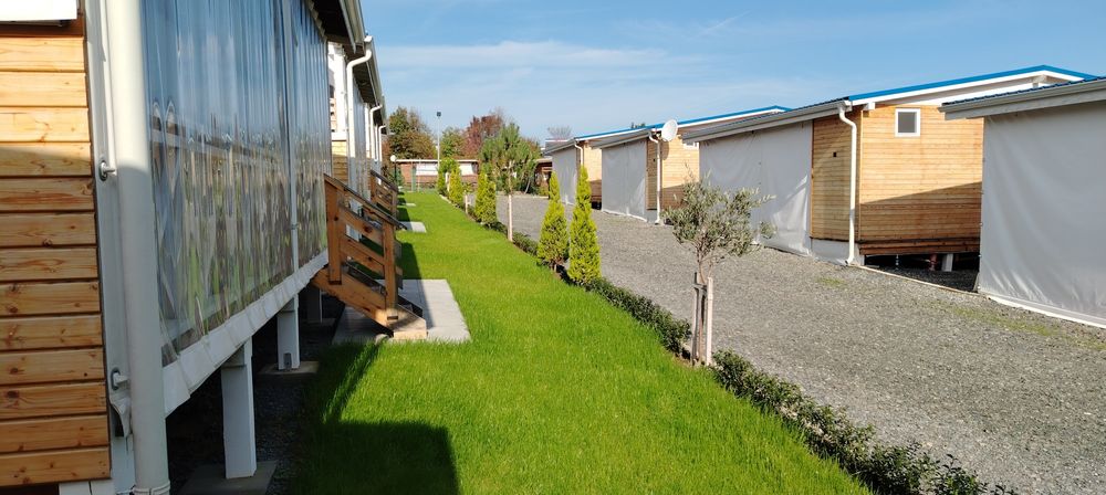 Каравани под наем на къмпинг Арапя с веранда