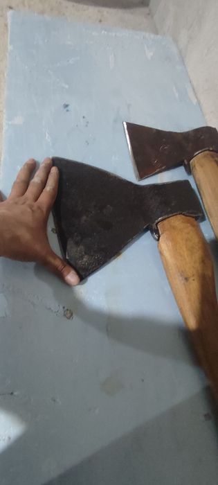 Болта сотилади. Тапор продаётся.