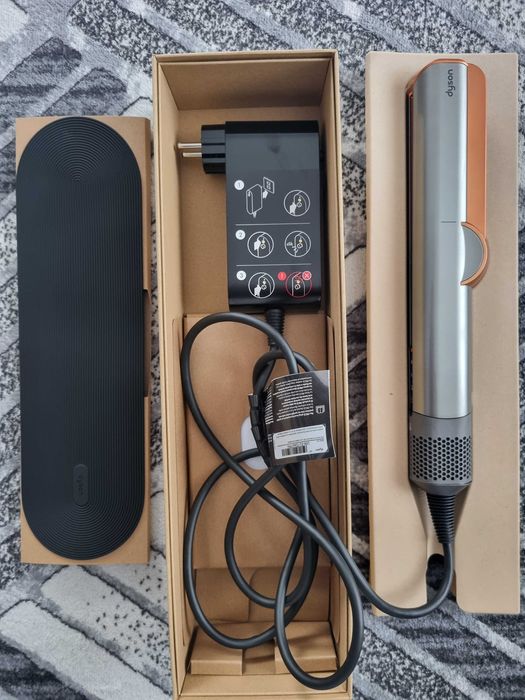 Dyson airstrait HT01