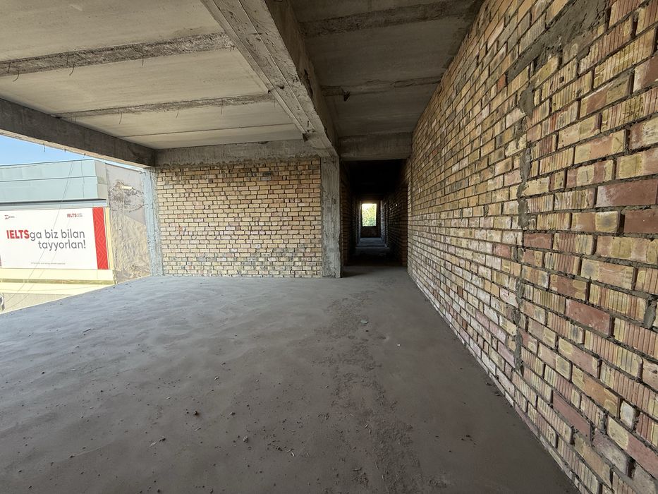 Продажа здания вдоль дороги 2305м2 Юнусабад первая линия Сайрам базар