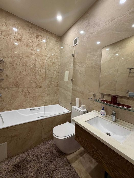 Продаётся квартира  ПОПУГАЙЧИКИ  ул. Чехова (ориентир: кафе Анор)