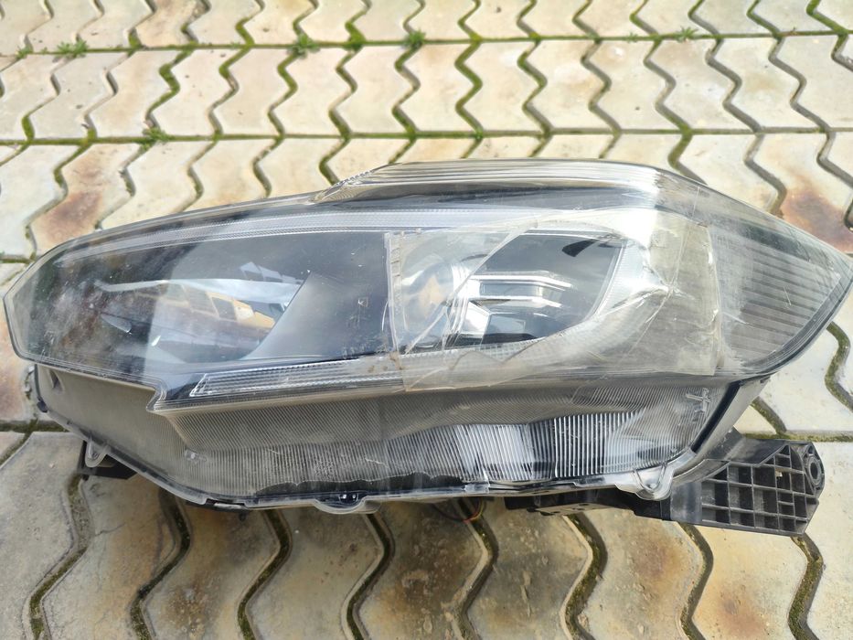 Продается левая передняя фара Honda Crider