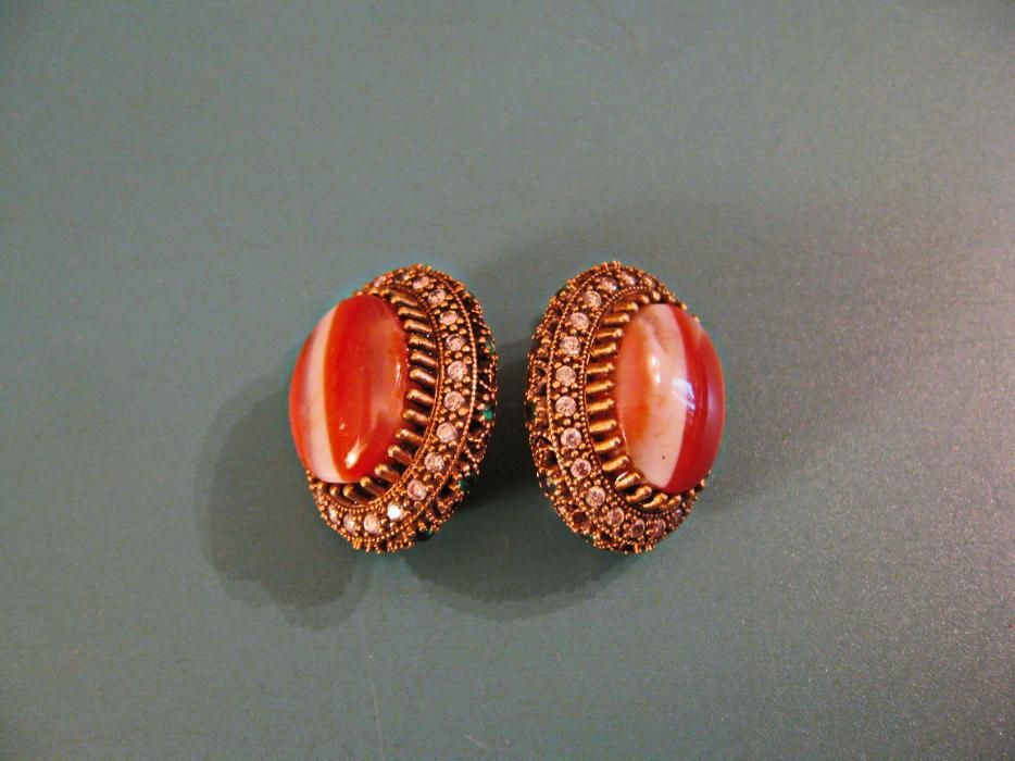 Серьги с сардониксом.