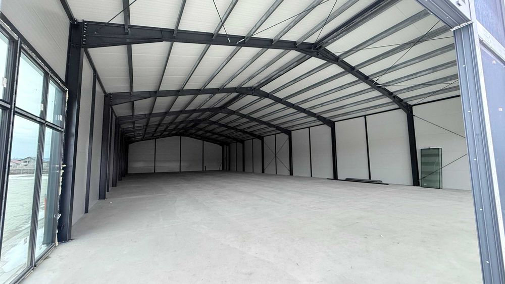 Spatiu comercial de închiriat în Vadu Moldovei, strada principală