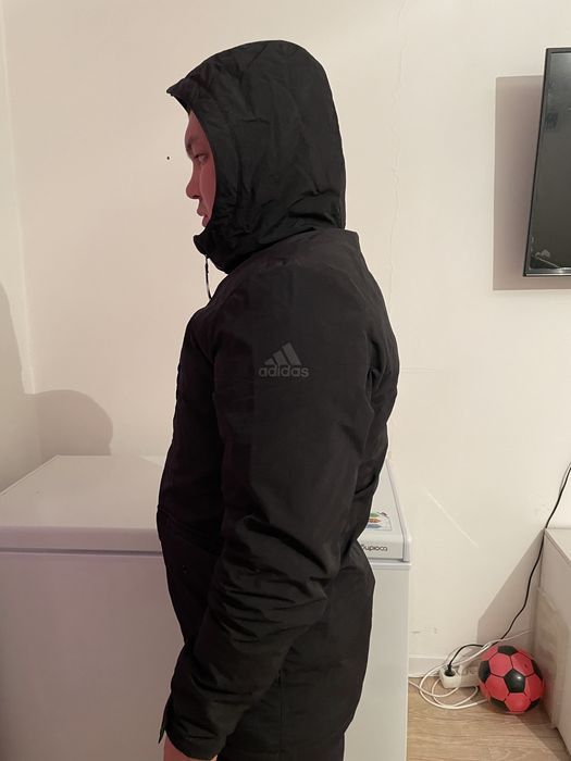 Продам куртку адидас оригинал