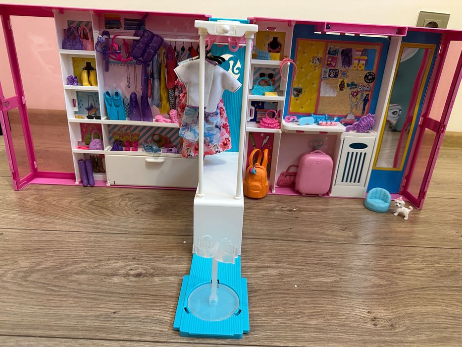 Гардероб - магазин на Барби