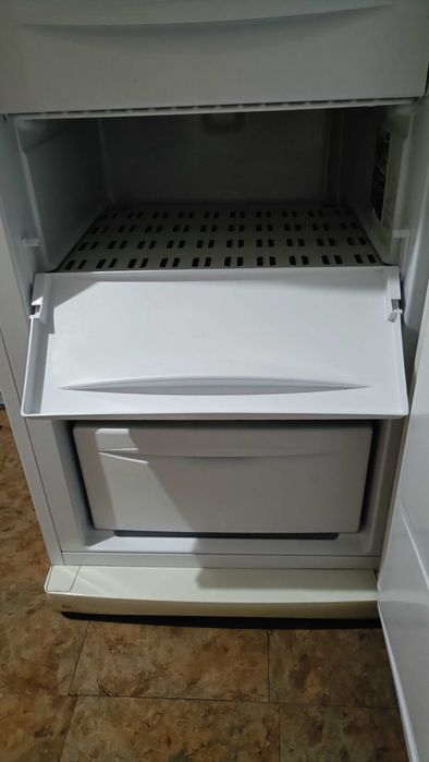 Продам морозильную камеру  indesit