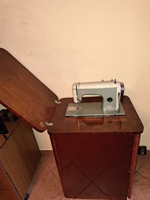 Mașina de cusut Ileana lemn masiv