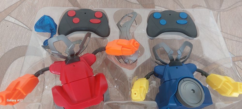 Продам игрушку- робота на пульте