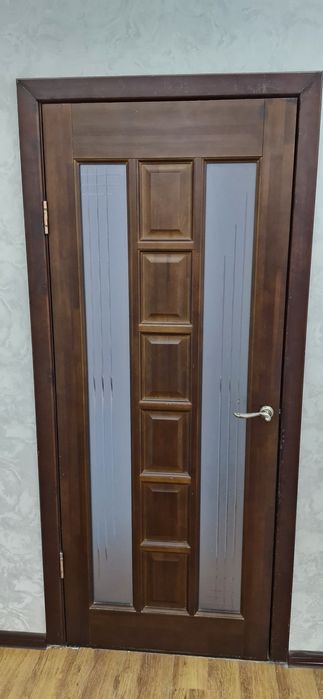 Двери стол и стули