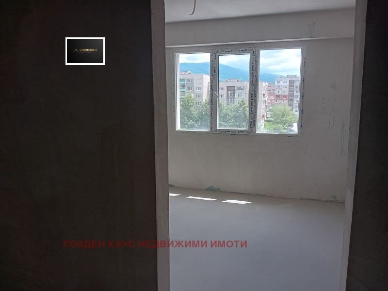 Продава се Тристаен апартамент в Перник, Изток - 103 кв.м за 799 €/кв.м - Снимка #5