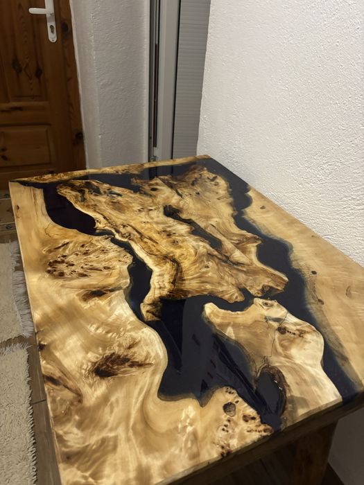 Маса от орех и епоксидна смила