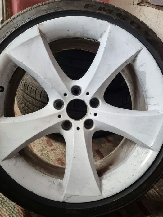 Vand jante bmw  pe 20 cu tot cu gume  2000 lei mai multe detalii privat