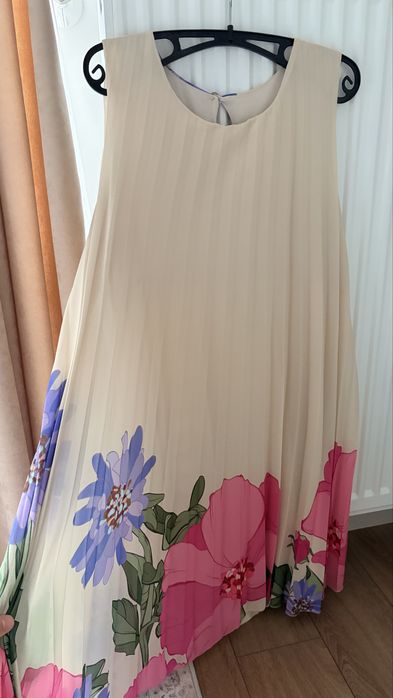 Универсална рокля, подходяща и за бременни