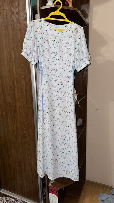 синее платье с цветами