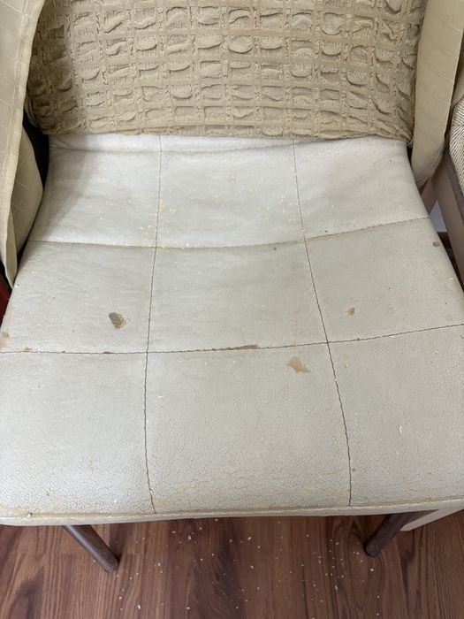 Продам 4 стула, вместе с чехлами