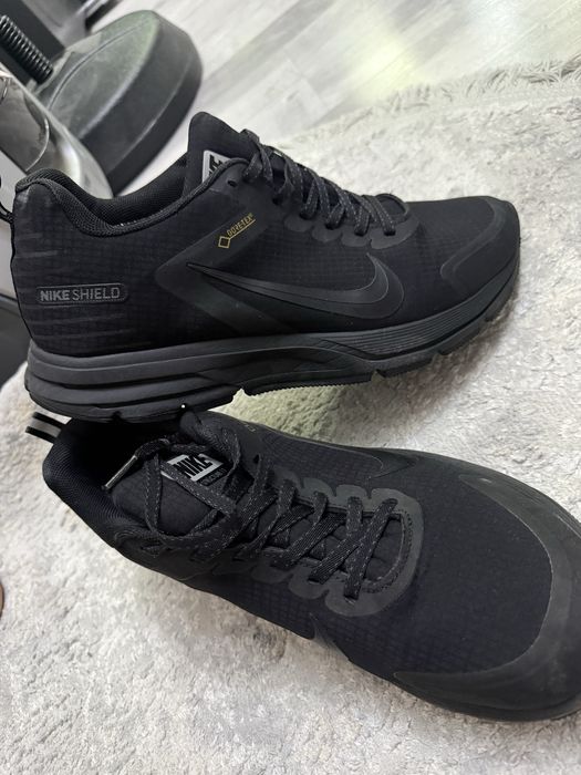Продаются Nike кроссовки Core tex