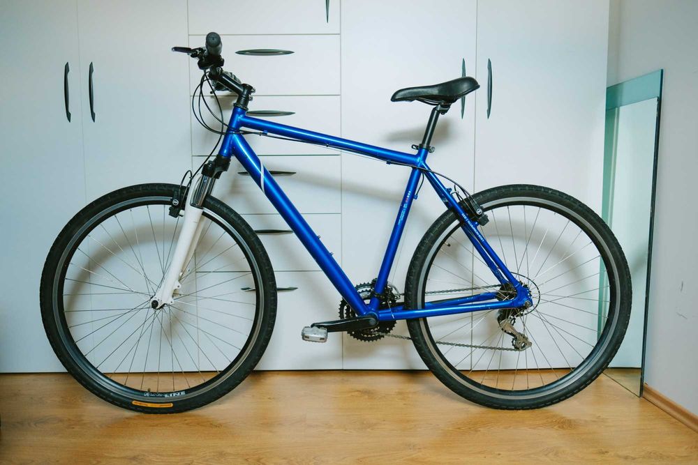 Bicicleta Trekking roti 28, frane hidraulice, echipata shimano. Cross Country