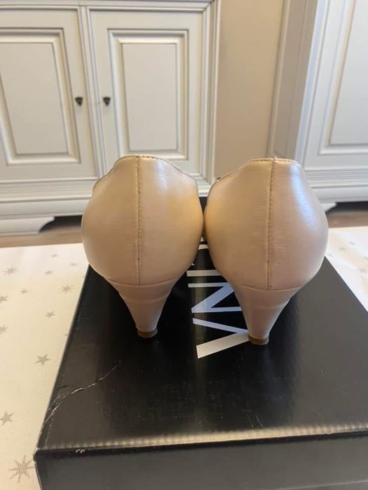 Pantofi decupati din piele nude roze Vicina marimea 39