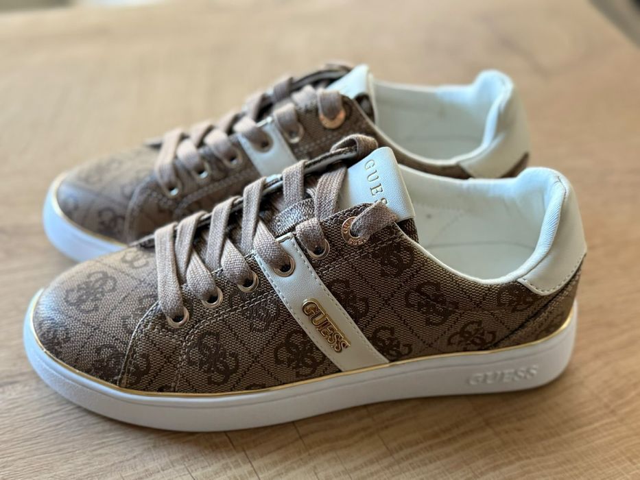 Дамски спортни обувки Guess