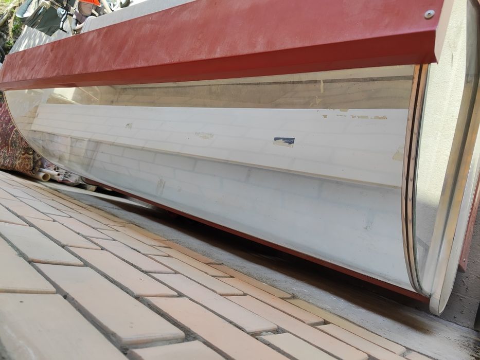 Новый холодильник в магазин