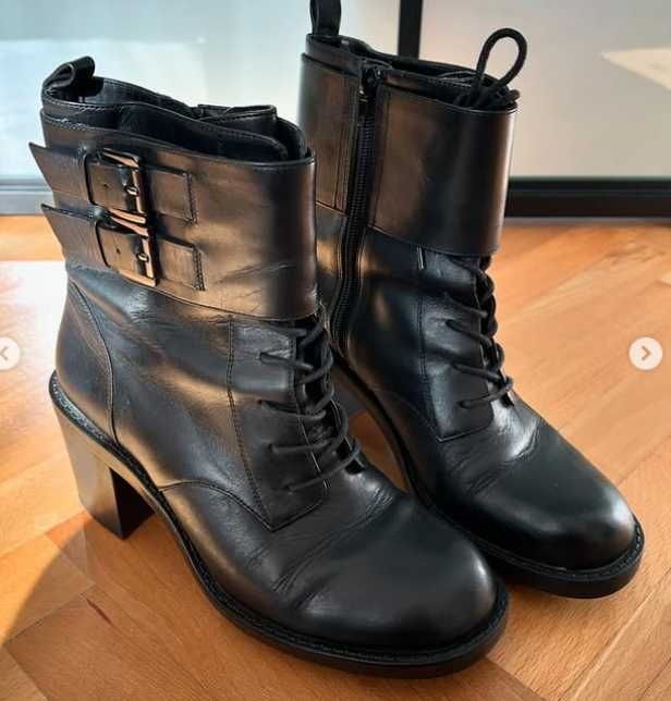 Кожени черни боти Zara