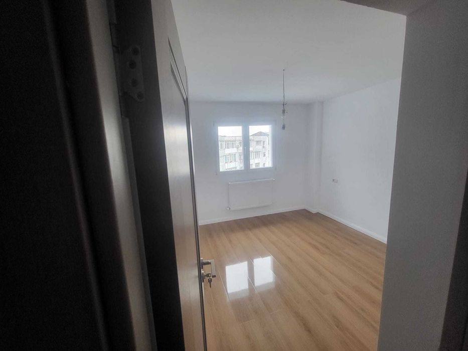 3 camere decomandat Mioritei