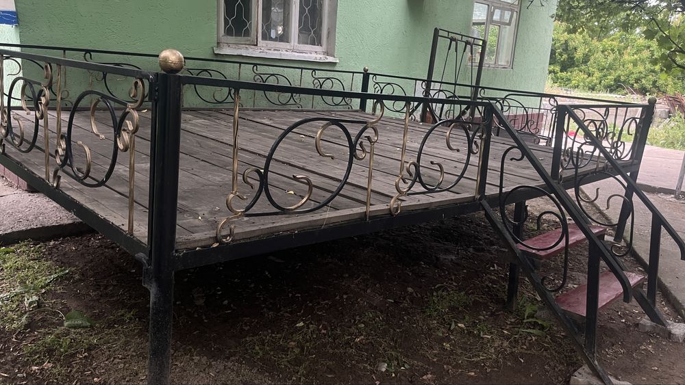 Срочно продается топчан полкасымен
