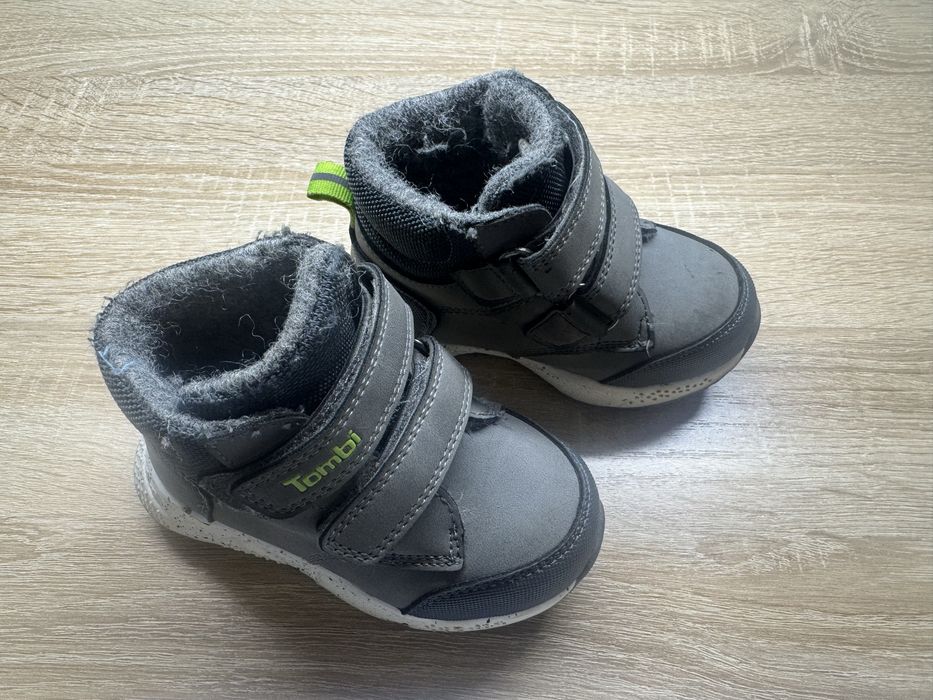 Продам демисезонные ботинки на мальчика