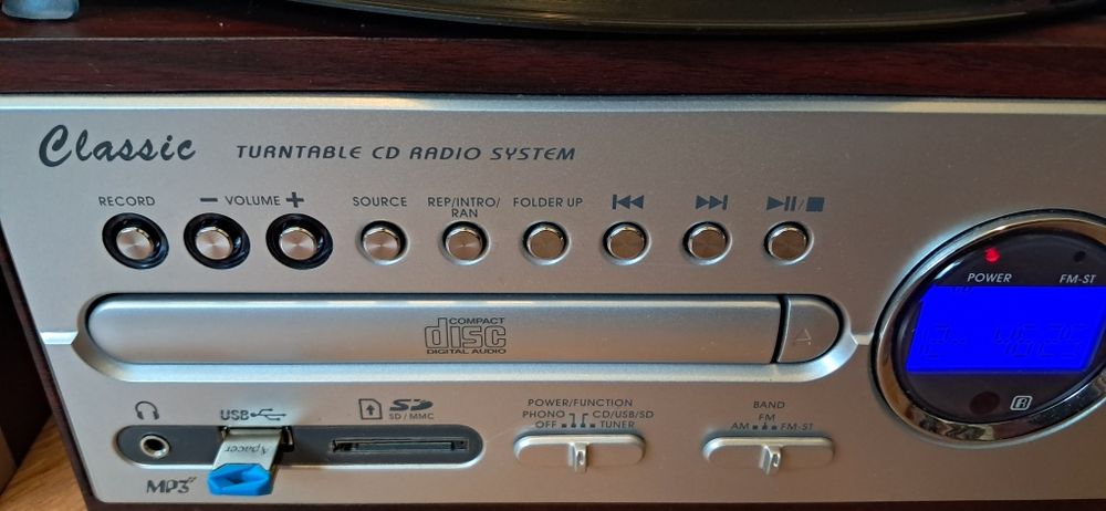 Minisistem Retro Classic ( radio fm ,cd,usb, card sd și pick-up)