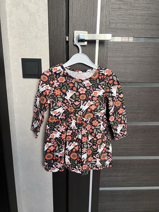 Платья, кофты, джинсы на девочку