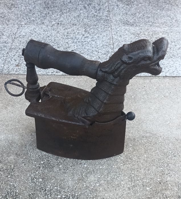 Fier vechi de călcat, cu Horn