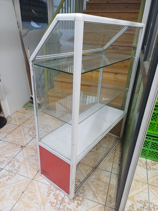 Витрина стеклянная
