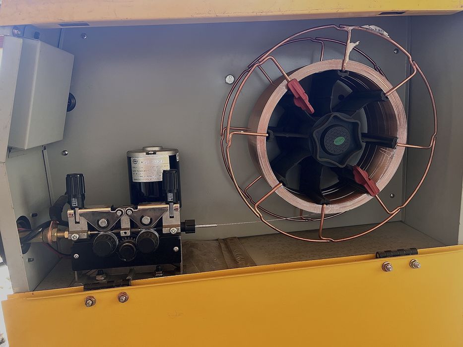Aparat de sudura HBM Mig 250 Professional