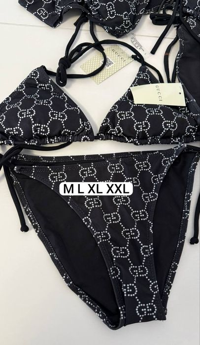 Costum de baie, pe stoc, la reducere