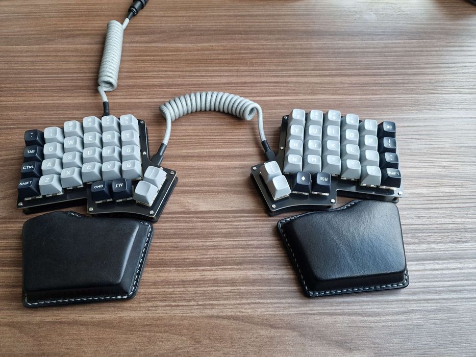 Клавиатура Iris rev7 + подложки за китки и чанта