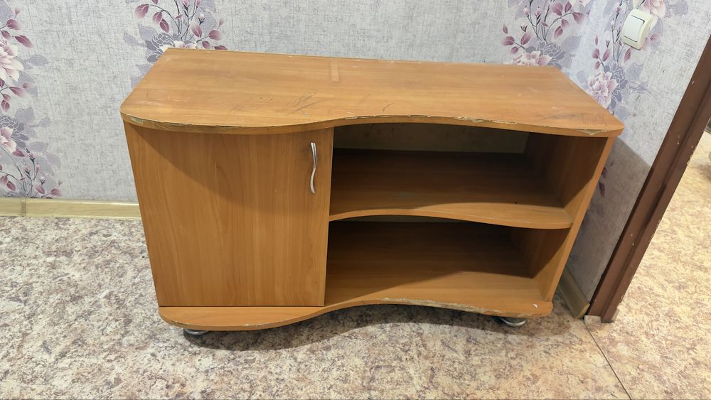 Продам тумбочку