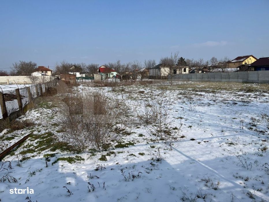 Teren intravilan 1.500 mp, deschidere 27 m, Com. Malu Mare