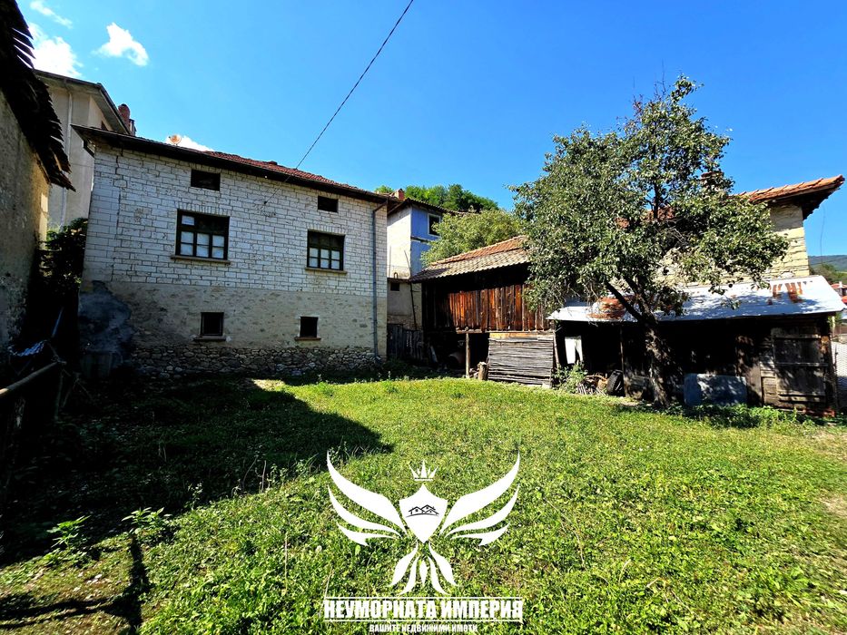 Продавам двуетажна къща 120РЗП с 260кв. двор в село Малево