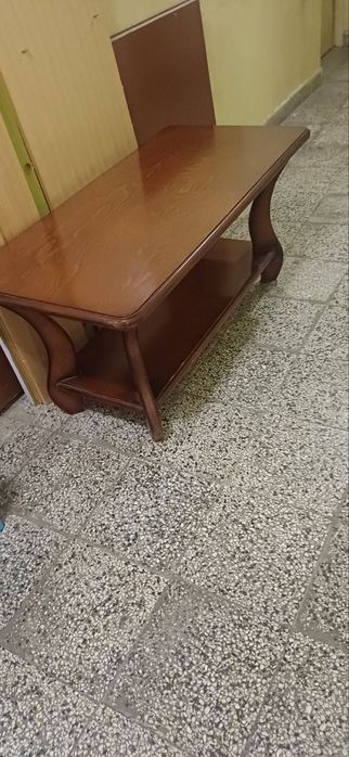 Маса за хол от дърво