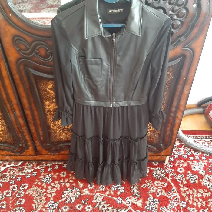 Qorarangli ko'ylak