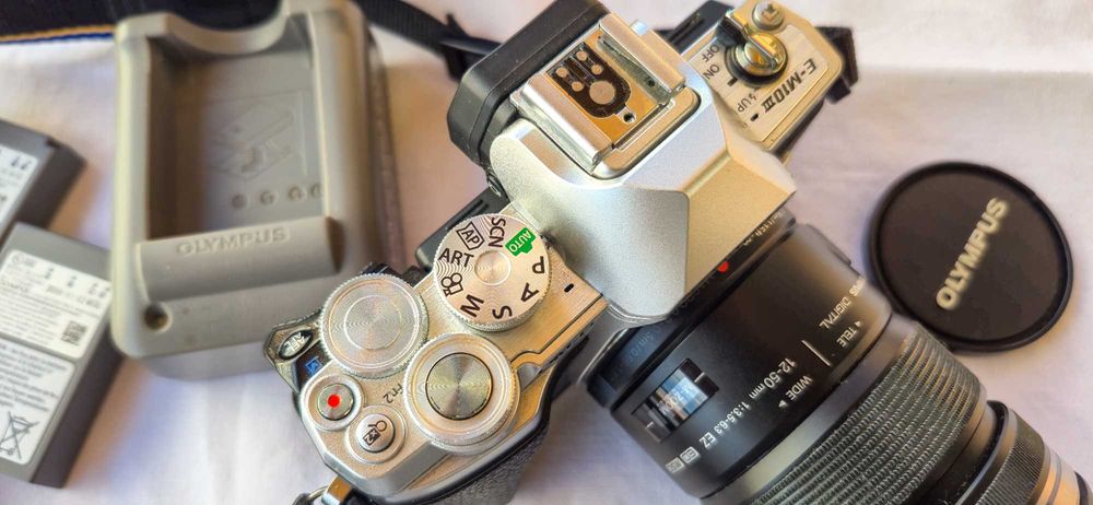 Olympus omd 10 mark III cu accesorii