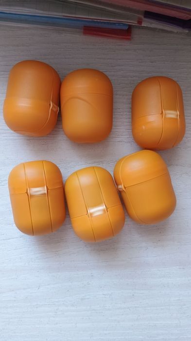 Игрушки из киндера  супергерои и бегемотик.