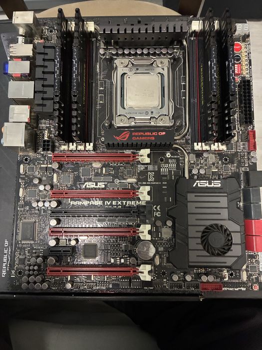 Дънна Платка: Asus ROG Rampage IV Extreme+ intel i7 3930k+ 16GB DDR