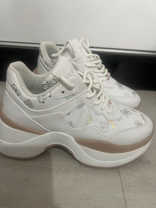 Маратонки Guess размер 35