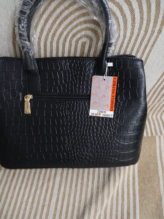 Одежды ,пальто,брюки,сумка.