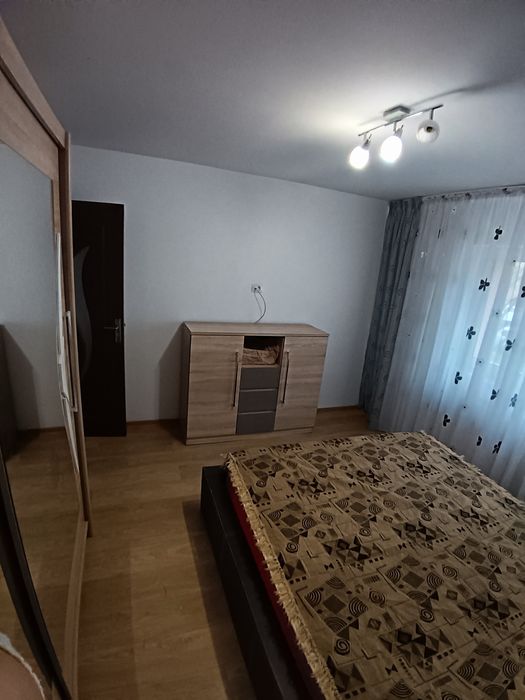 Apartament 3 camere de vanzare