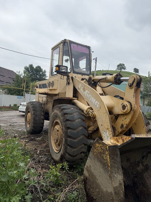 Продам фронтальный погрузчик